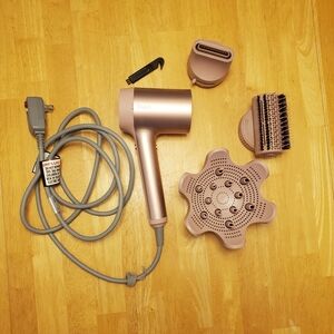 Shark Hyper Air hair dryer with attachments, sometimes shuts off